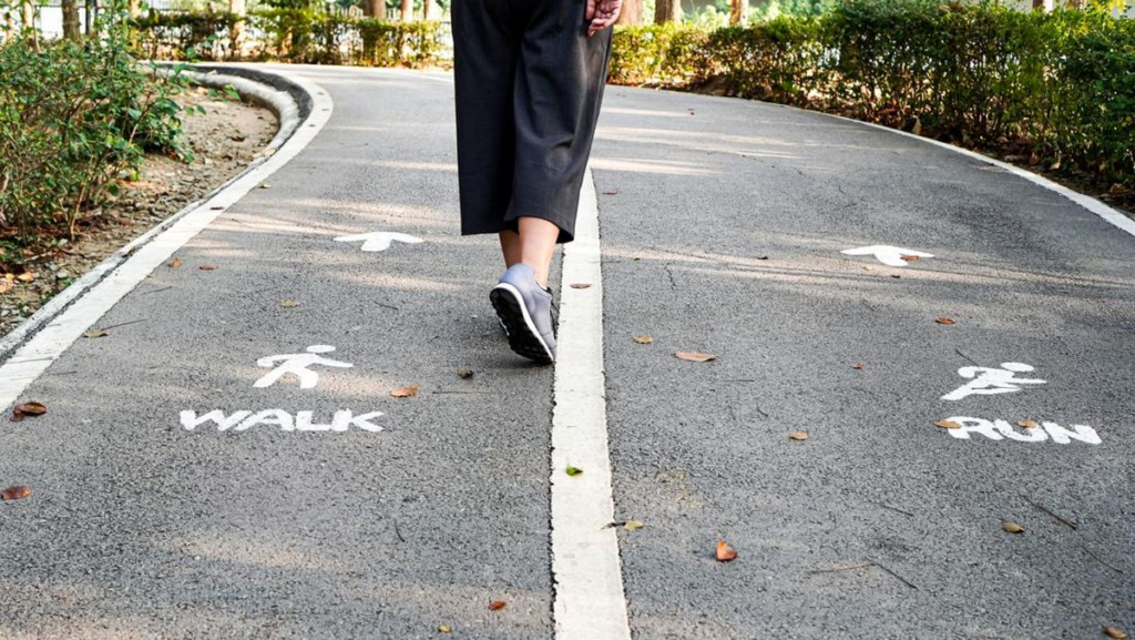 Japanese Walking Tren Fitness Viral Favorit Gen Z 2025